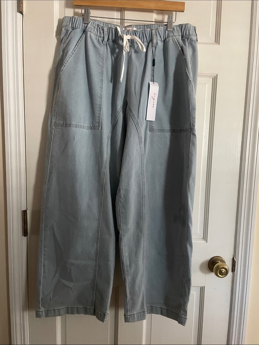 Vigoss barrel leg crop Jeans Drawstring Pull On Elastic waist.